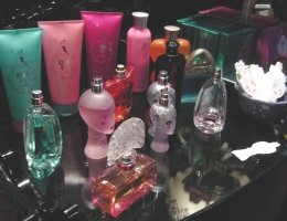 Anna Sui perfumes display