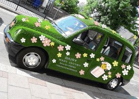 Marc Jacobs Daisy taxi cab