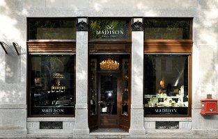 Madison perfume store in Budapest, exterior